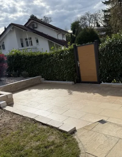 schoener neuer garteneingang